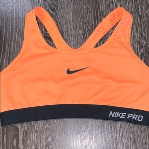 Nike sports bra size M